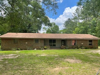 320 Oakdale St, Elkhart, TX 75839
