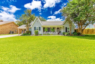 204 Lake Crescent Cir, Houma, LA 70360