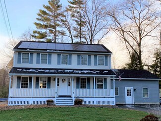 37 Hill St, Hillsborough, NH 03244