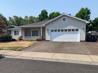 327 Donna Way, Central Point, OR 97502