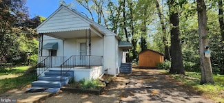 5 Oak Ave, Pasadena, MD 21122