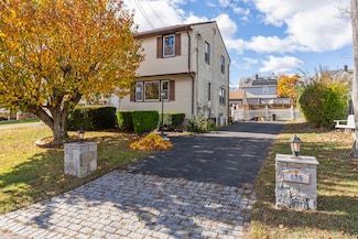 425 Wiklund Ave, Stratford, CT 06614