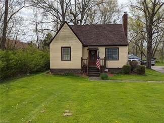 210 Champion Ave E, Warren, OH 44483