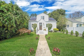 107 E 9th St, Huntington Station, NY 11746