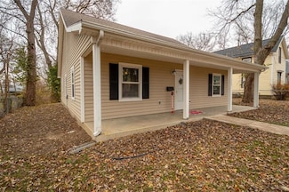113 S Elm St, Ottawa, KS 66067