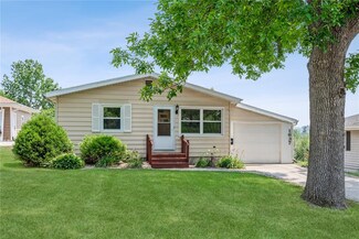 1637 11th St NW, Cedar Rapids, IA 52405