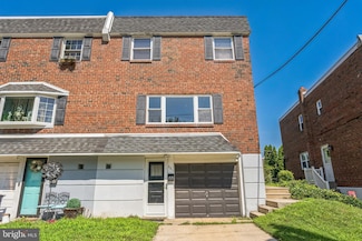881 Ronnie Ln, Philadelphia, PA 19128