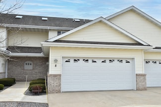 924 Prairie Gardens Unit 8, Kewaskum, WI 53040