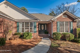 125 Dublin Ct, Whispering Pines, NC 28327