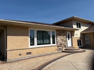 1814 Holly Ave, Darien, IL 60561