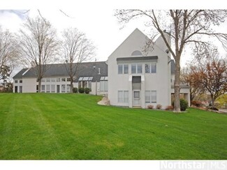20400 Lakeview Ave, Excelsior, MN 55331