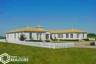 2000 Mansion Dr, Maharishi Vedic City, IA 52556