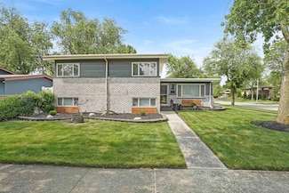 319 Sandra Ln, Chicago Heights, IL 60411