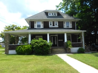 27 S Middletown Rd, Pearl River, NY 10965