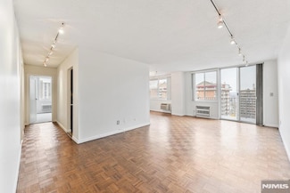 160 Overlook Ave Unit 20D, Hackensack, NJ 07601