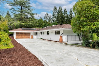 3 Harran Cir, Orinda, CA 94563
