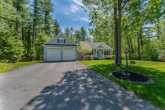 12 Tamarack Dr, Brunswick, ME 04011