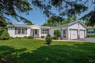 11 Buttonwood Cir, New Hartford, NY 13413