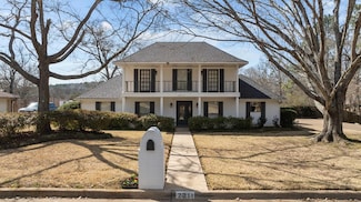 2211 Monica Ln, Palestine, TX 75803