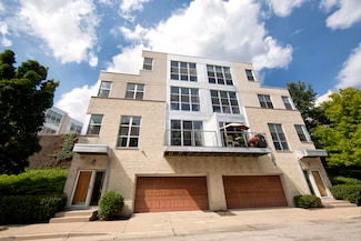2121 N Riverboat Rd Unit 2121, Milwaukee, WI 53212
