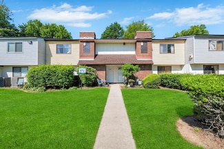 237 Pointe Cir N, Coram, NY 11727