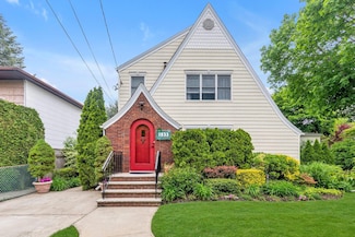 1833 Gregory Ave, Merrick, NY 11566