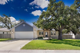 717 Chinkapin Dr, Fredericksburg, TX 78624