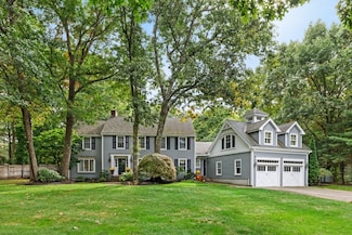 30 Underhill Rd, Lynnfield, MA 01940