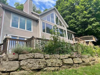 487 Territory Dr, Galena, IL 61036