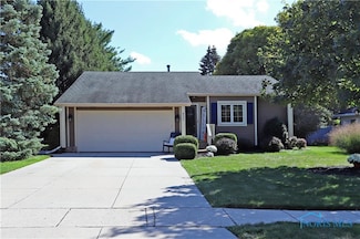 837 Continental Dr, Waterville, OH 43566