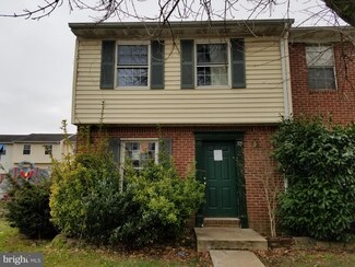 125 Marine Oaks Dr, Essex, MD 21221