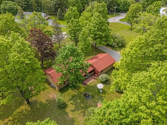 8424 3rd St, Onekama, MI 49675