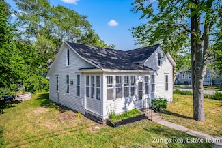 1044 Kenneth St, Muskegon, MI 49442