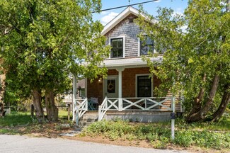 33 Summer St, Vineyard Haven, MA 02568