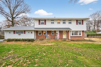 1 Tracy Dr, Huntington, NY 11743