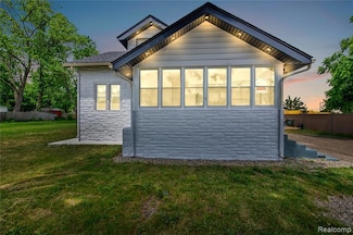 134 W Auburn Rd, Rochester Hills, MI 48307