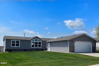 3731 Greensboro Dr, Bismarck, ND 58503