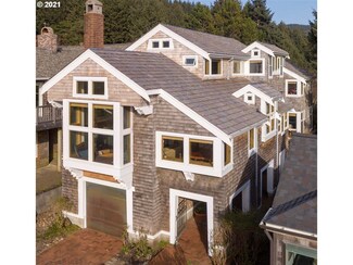 715 Oak St, Cannon Beach, OR 97110