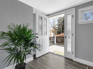 2 Sunset Ln, South Hamilton, MA 01982