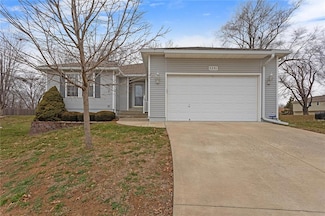 5201 NW Primrose Ct, Blue Springs, MO 64015