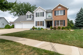 3318 Eagle Crest Rd, Bloomington, IL 61704