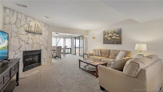 26 W Casa Del Rio Dr Unit 2B, Lake Ozark, MO 65049