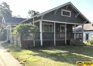 928 H St, Fairbury, NE 68352