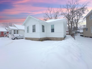 1104 E Larch Ave, Muskegon, MI 49442