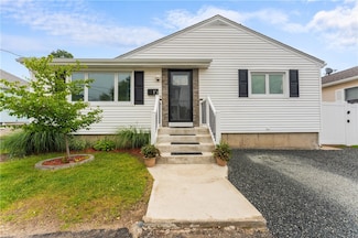 15 Wayland St, East Providence, RI 02914