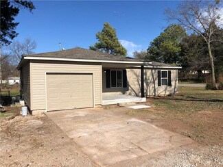 303 W Locust St, Tecumseh, OK 74873