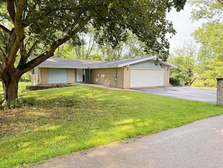 1346 Long St, Dixon, IL 61021