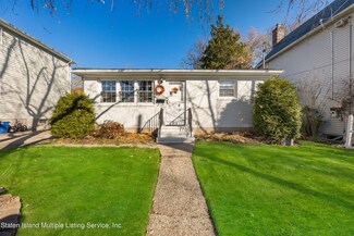 135 Hull Ave, Staten Island, NY 10306