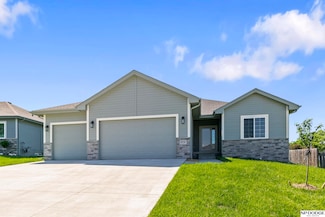 9228 S 71st Ave, Papillion, NE 68133