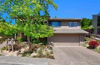 404 Ridge Gate Rd, Orinda, CA 94563